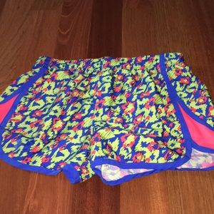 UNDER ARMOUR GIRLS ATHLETIC SHORTS